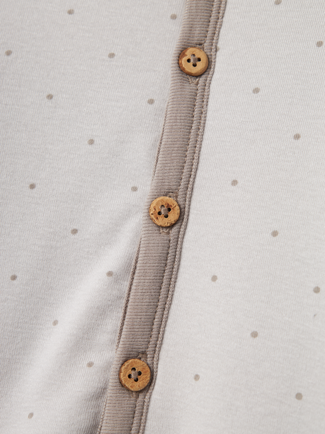 model_shot-front_full